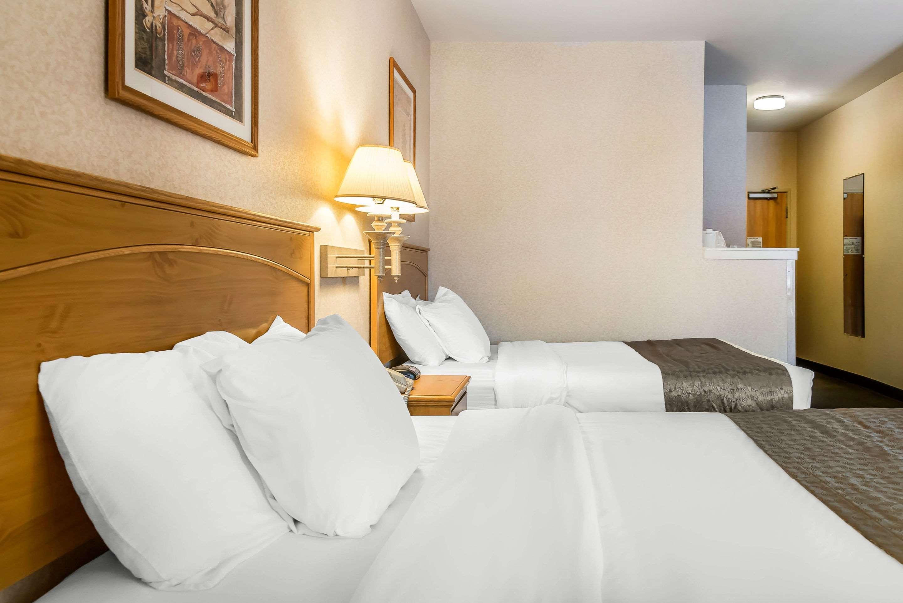 Tomahawk Rodeway Inn & Suites מראה חיצוני תמונה