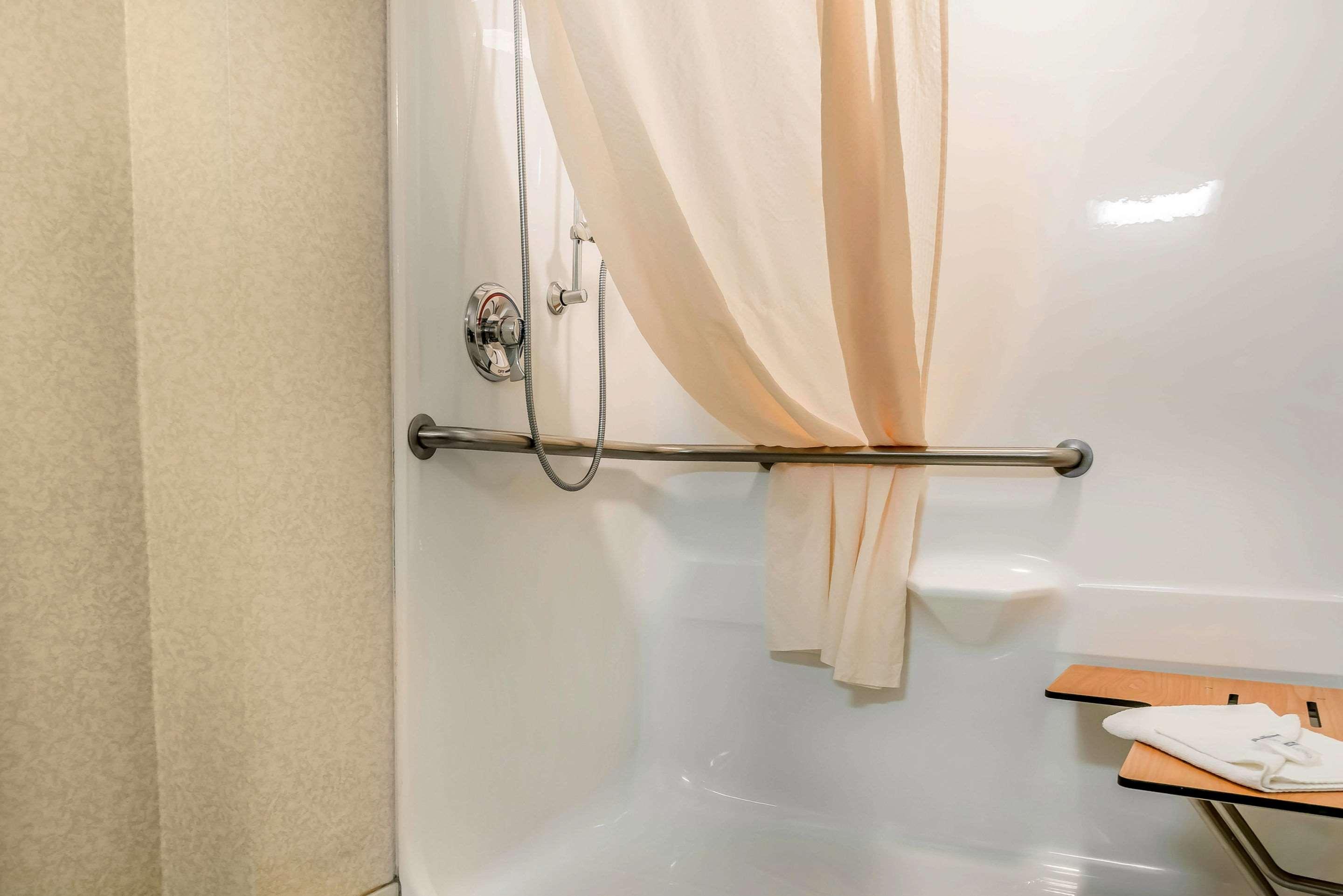 Tomahawk Rodeway Inn & Suites מראה חיצוני תמונה