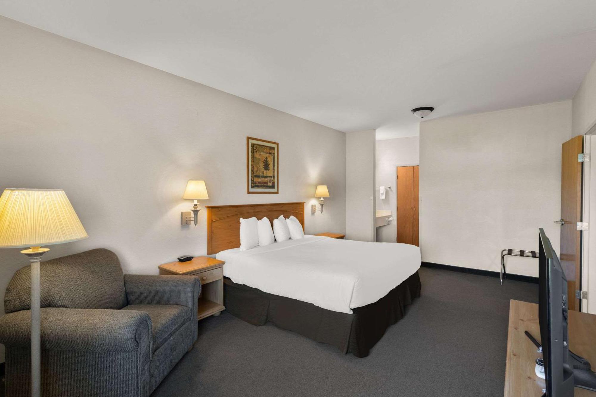 Tomahawk Rodeway Inn & Suites מראה חיצוני תמונה