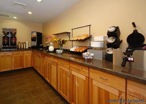 Tomahawk Rodeway Inn & Suites מסעדה תמונה