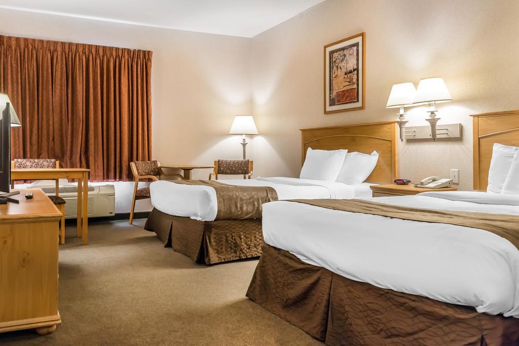 Tomahawk Rodeway Inn & Suites מראה חיצוני תמונה