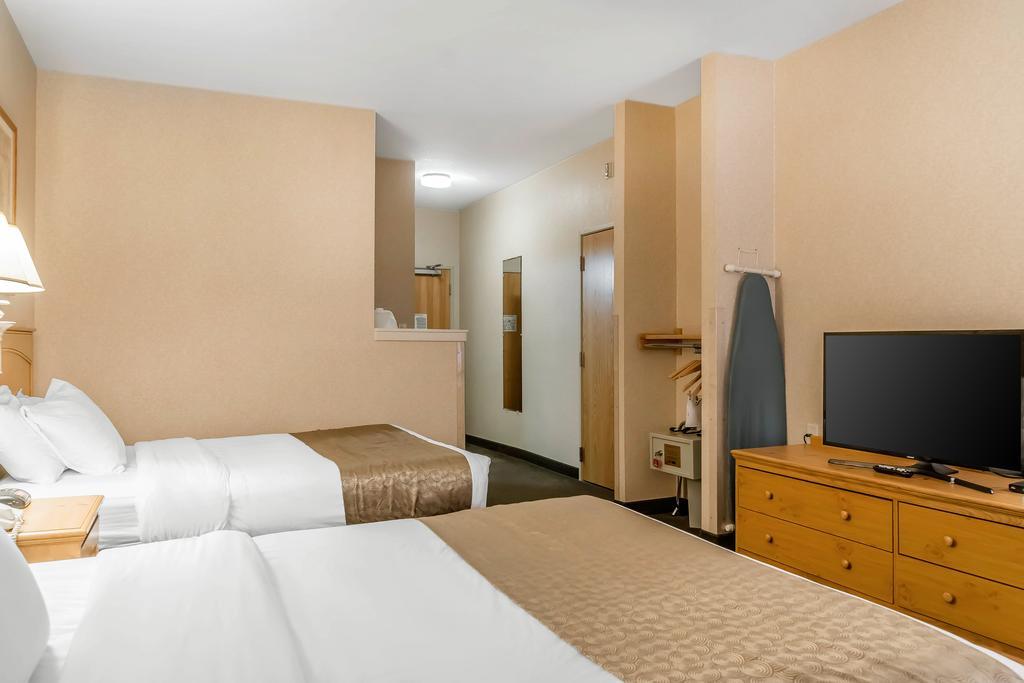 Tomahawk Rodeway Inn & Suites מראה חיצוני תמונה