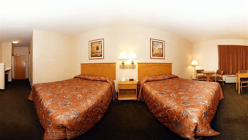 Tomahawk Rodeway Inn & Suites מראה חיצוני תמונה
