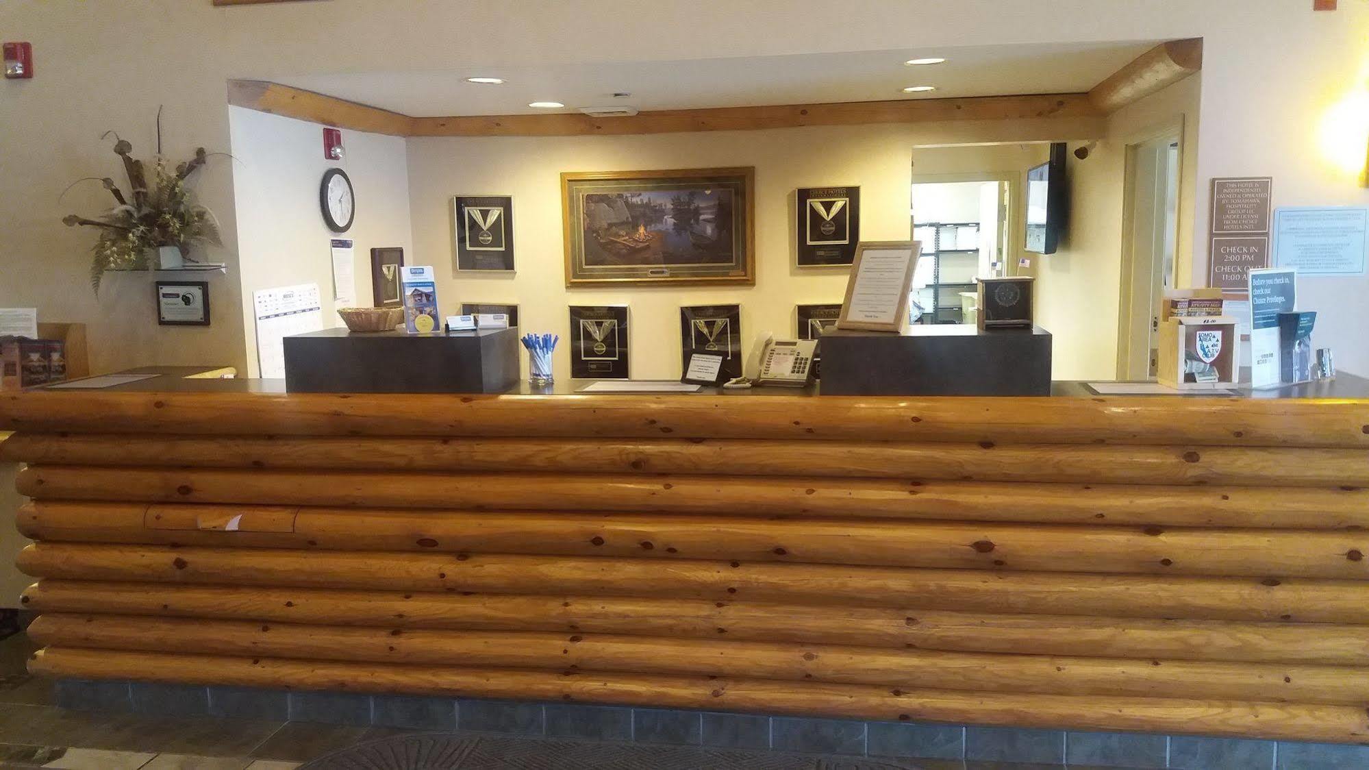 Tomahawk Rodeway Inn & Suites מראה חיצוני תמונה