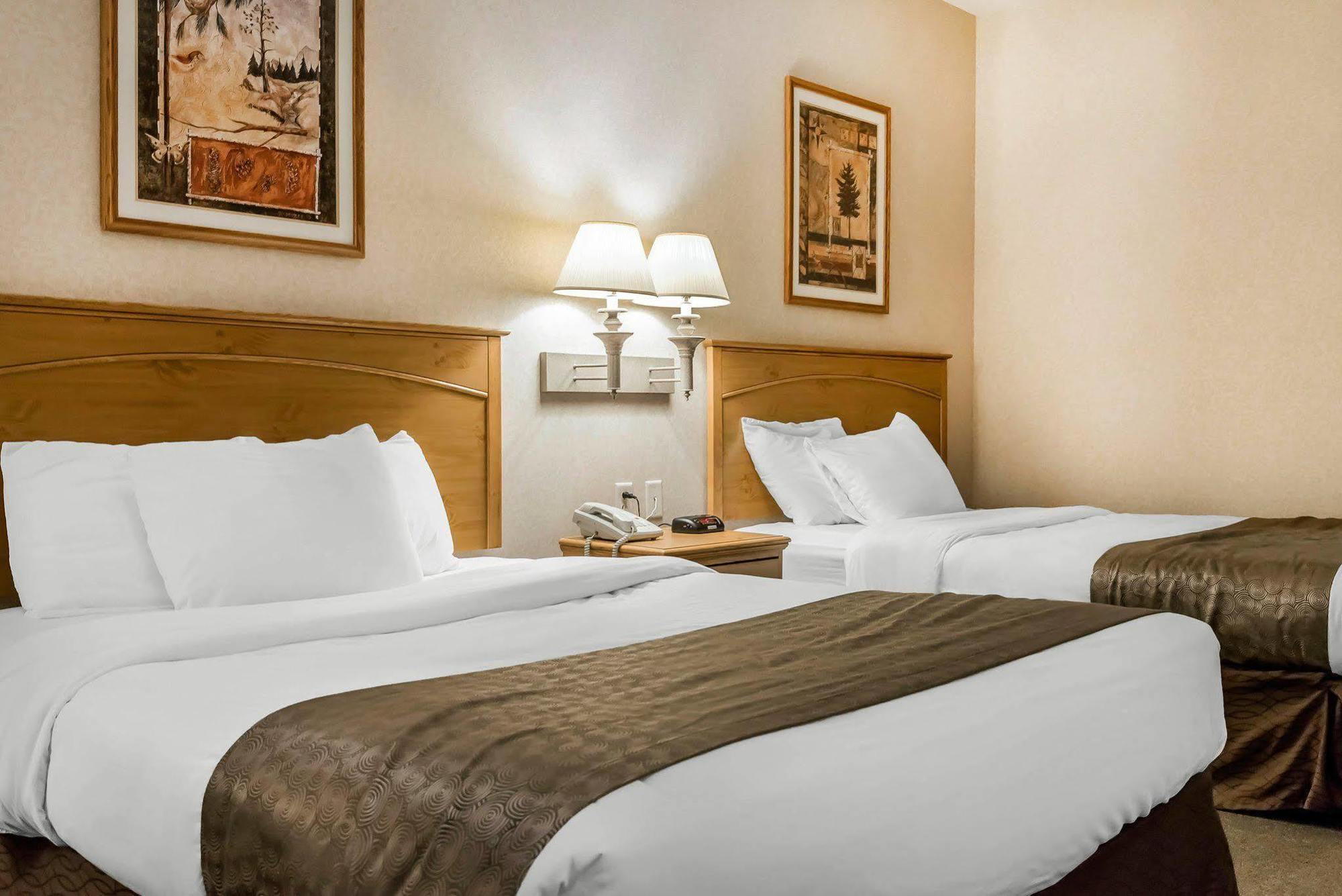 Tomahawk Rodeway Inn & Suites מראה חיצוני תמונה