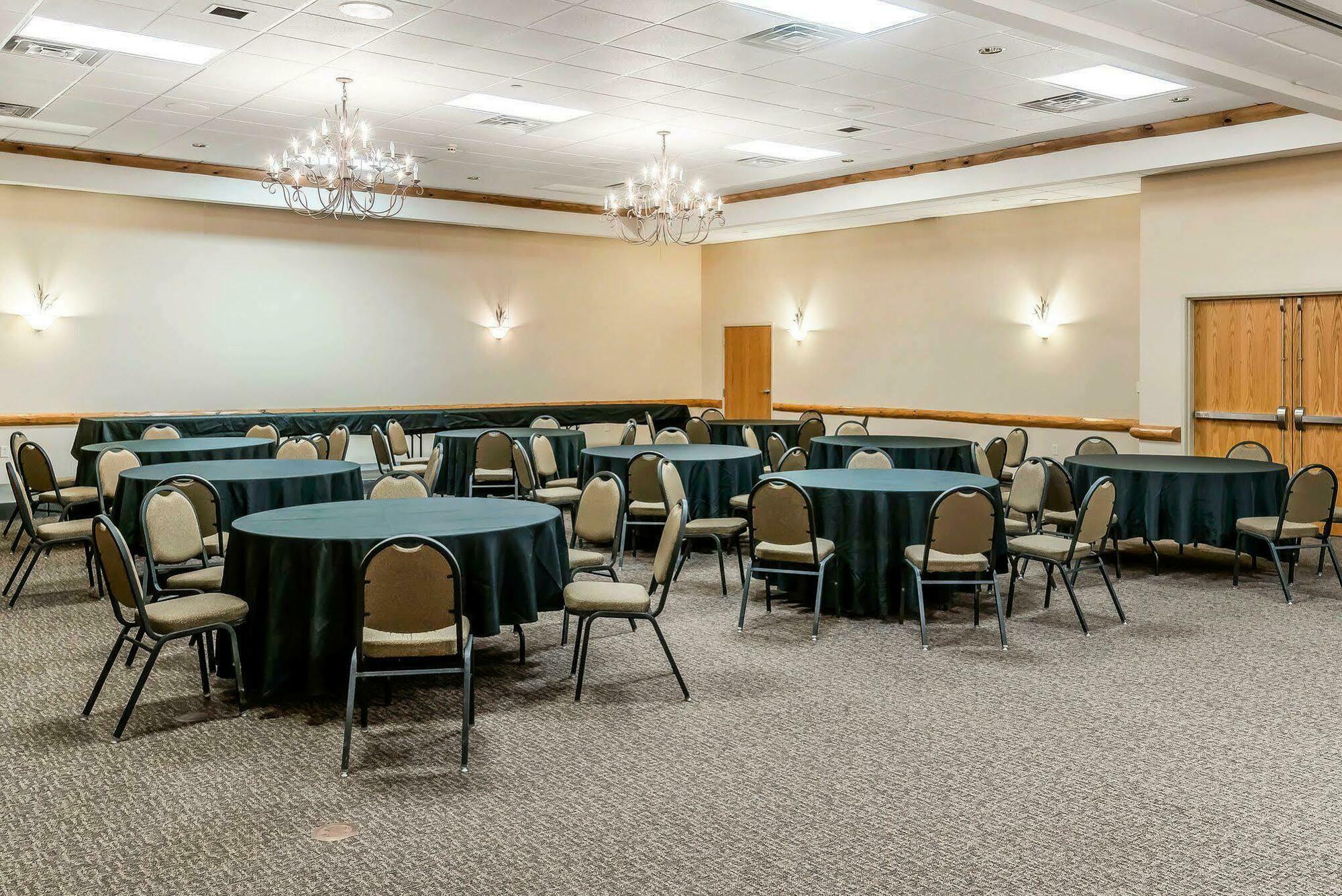 Tomahawk Rodeway Inn & Suites מראה חיצוני תמונה