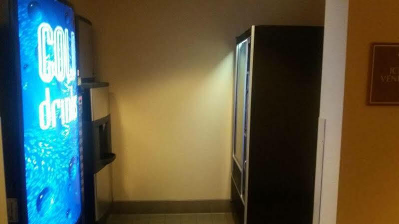 Tomahawk Rodeway Inn & Suites מראה חיצוני תמונה